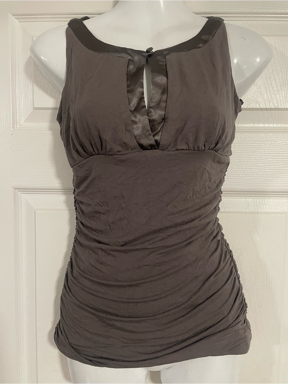 Suzy Shier Brown Ruched Sleeveless Keyhole Top